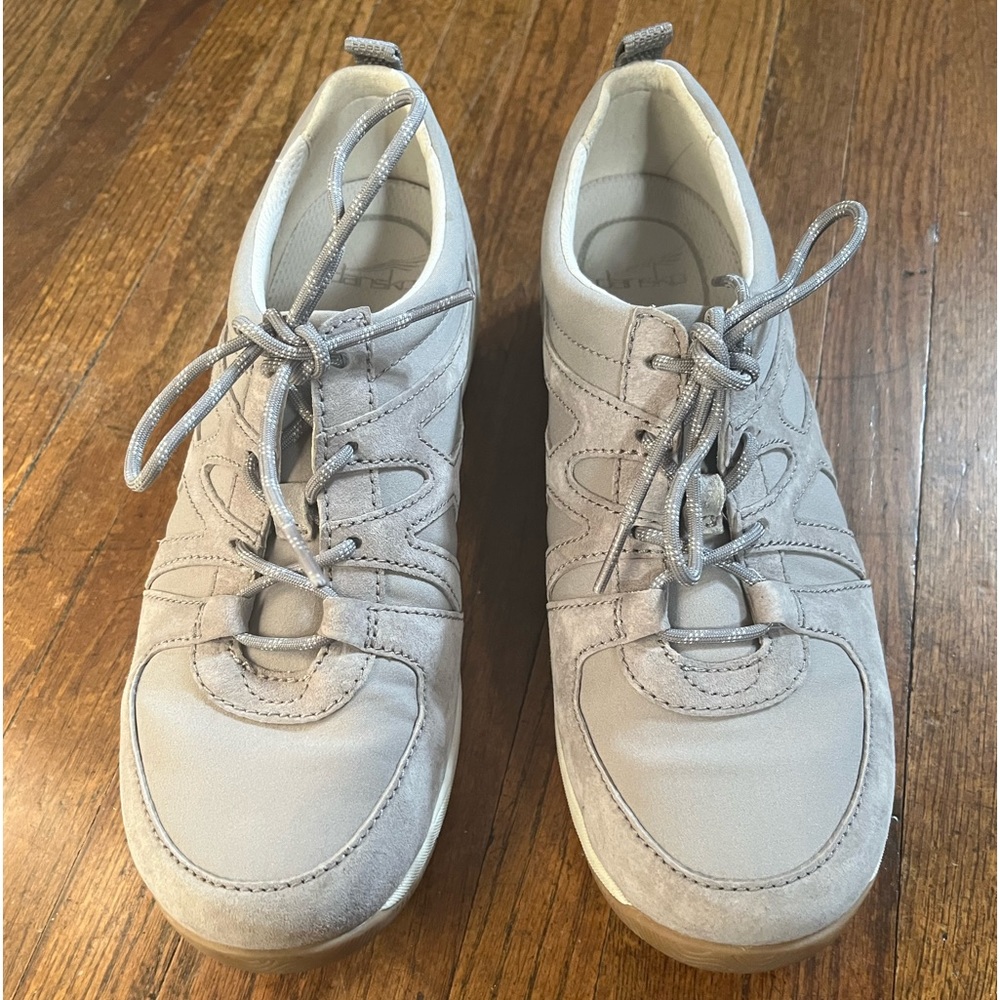 ✨ Woman’s Dansko sneakers
